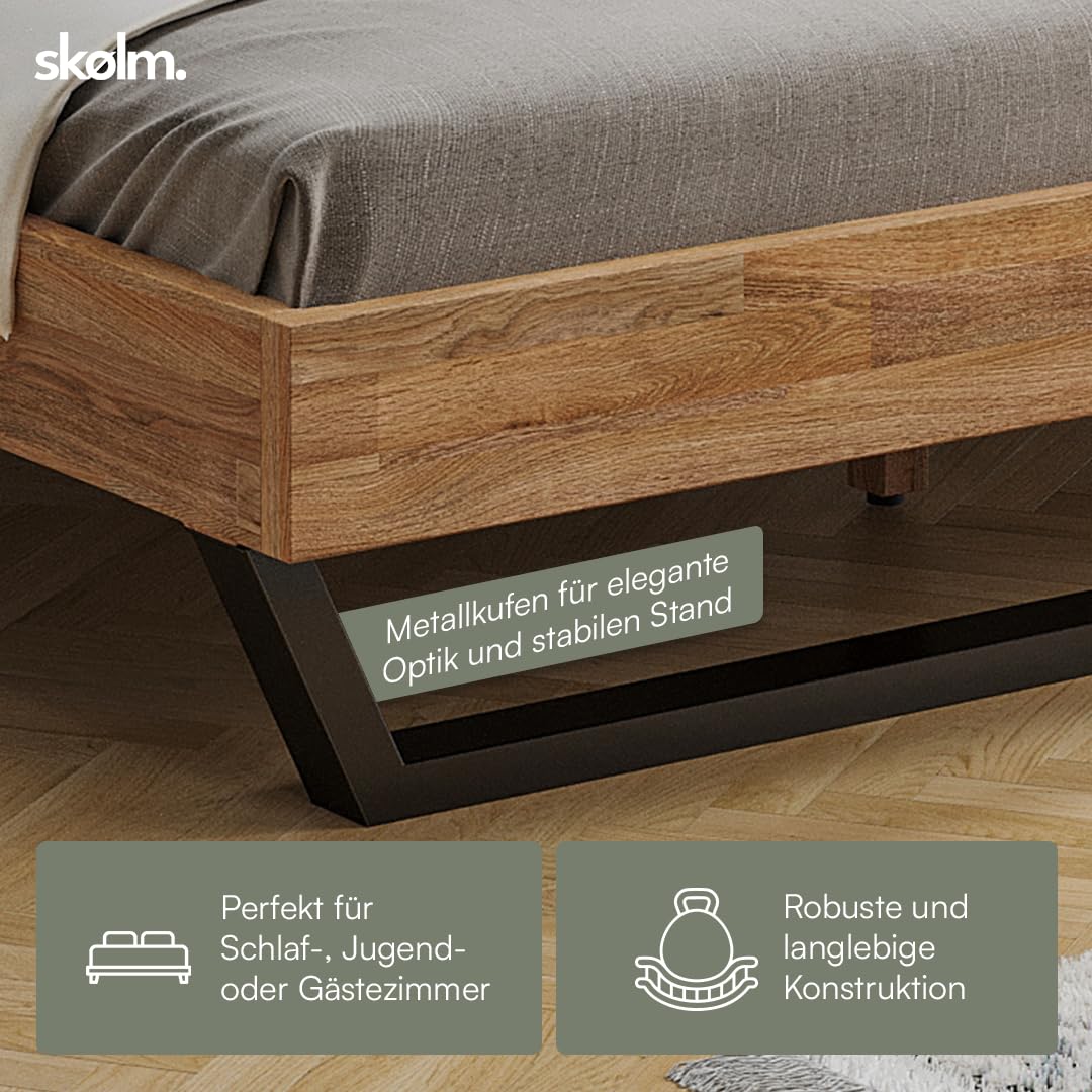 skølm Alver Massivholzbett 140x200 cm – Bettgestell aus Massivholz Eiche geölt – Holzbett mit schwarzen Metallkufen – hochwertiges Bett mit 1 Strebe als Bettkopf – Bettrahmen geeignet als Doppelbett